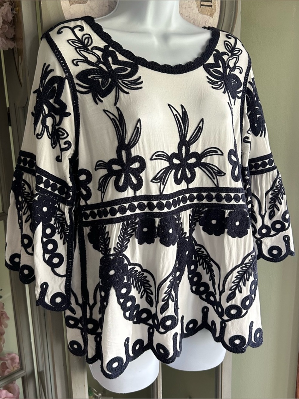 Women’s ANA & ROSE Navy & White Floral Embroidered Boho Top Tunic Size M